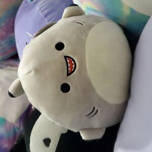 8 " Smiley Gordon with black fin tips Squishmallow